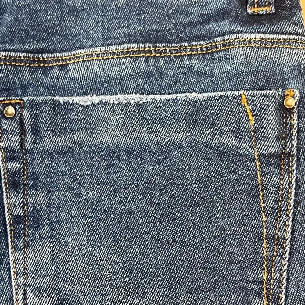 a loves a Women’s High-Rise Medium Wash Straight Leg Fringe Hem Jeans 27 EUC - Picture 15 of 16